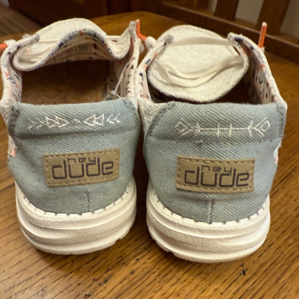 Hey Dude Wendy size 8 shoe - Picture 3 of 5